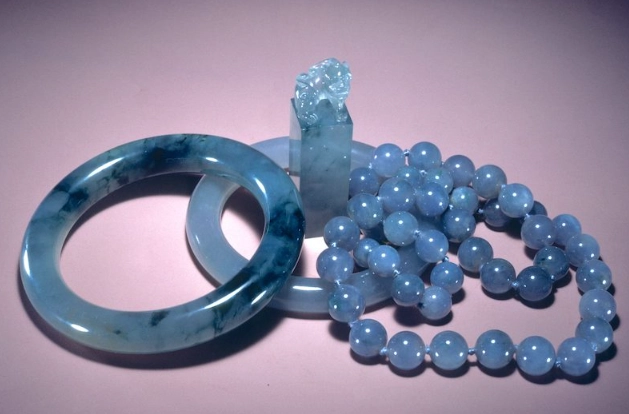 Blue Jadeite: The Complete Guide to Meaning, Value & Care