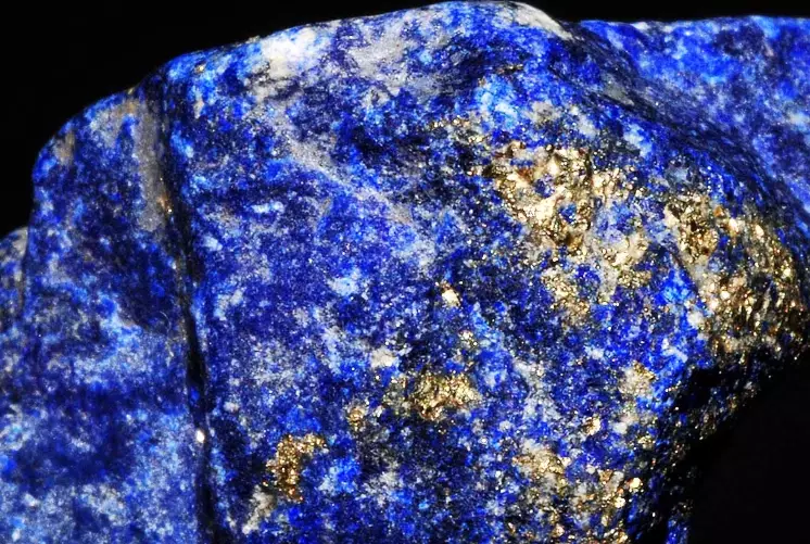 Lapis Lazuli Crystal: Beyond Beauty to Deep Healing & Practical Use