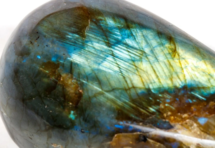 labradorite healing crystal