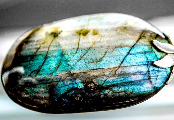 Labradorite Healing Properties: The Ultimate Guide to Its Magic & Uses