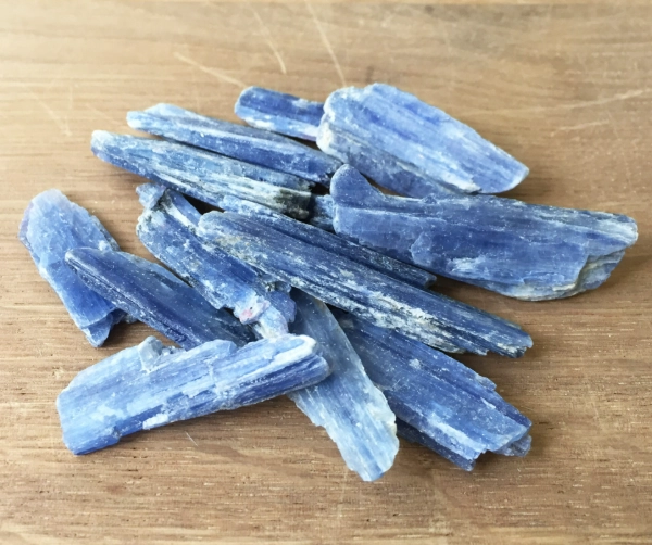 Who Should Not Wear Kyanite? A Clear Guide for Crystal Safety