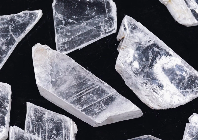 Selenite Symbolism: Spiritual Meanings & How to Use This Crystal