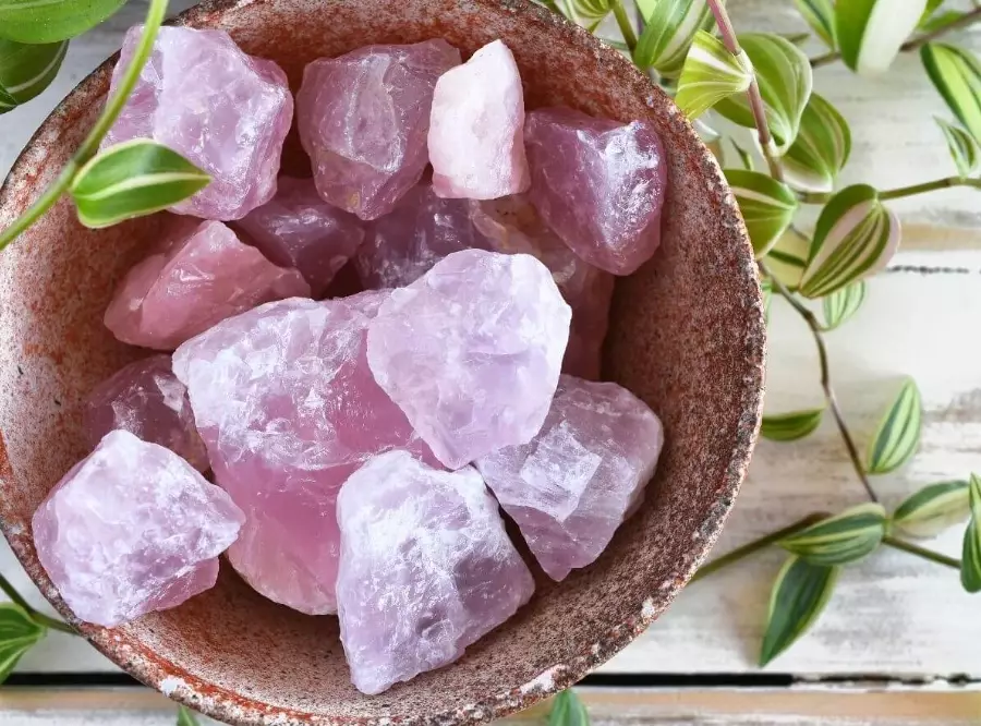 rose quartz healing properties