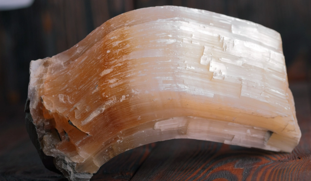Selenite Crystal: Meaning, Uses & Healing Properties Explained