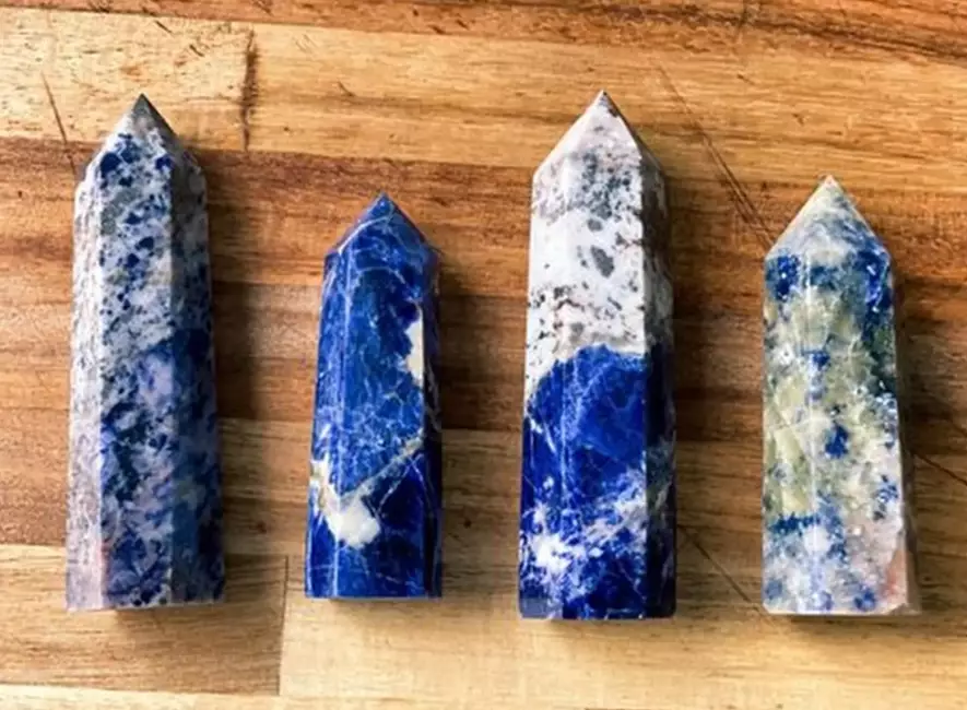 Sodalite Crystal: Ultimate Guide to Its Healing & Practical Uses