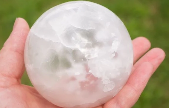 selenite spiritual meaning