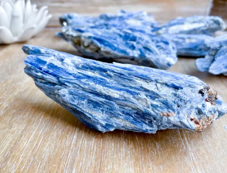 Kyanite Uses: From Healing to High-Tech Applications