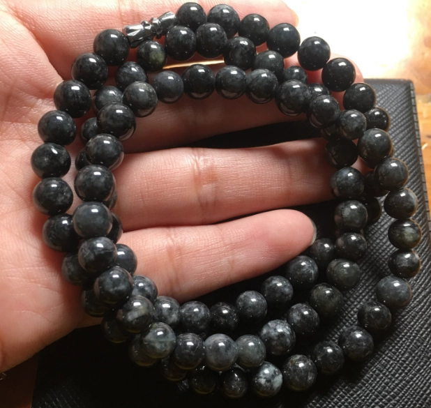 Black Jade: The Ultimate Guide to Meaning, Uses & Identification