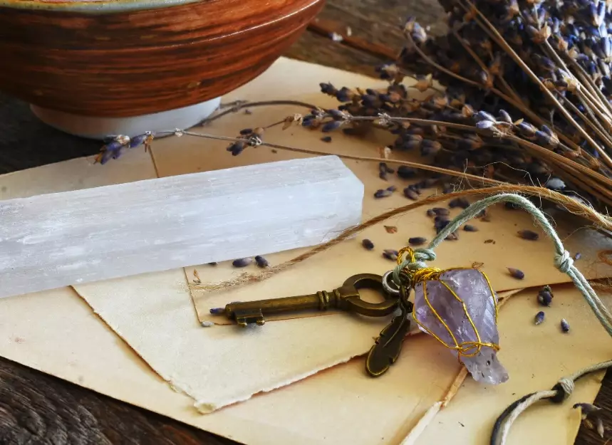 Selenite Spiritual Meaning: A Complete Guide to Its Energy & Uses