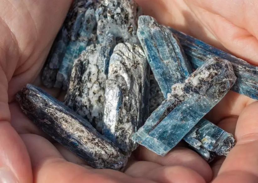 blue kyanite meaning
