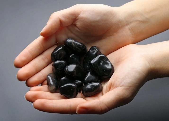 how to identify black jade