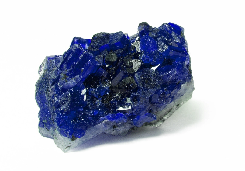Natural Blue Crystals: Ultimate Guide to Types, Meanings & Uses