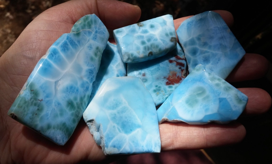 Larimar Stone Meaning: Healing, Spiritual Properties & How to Use