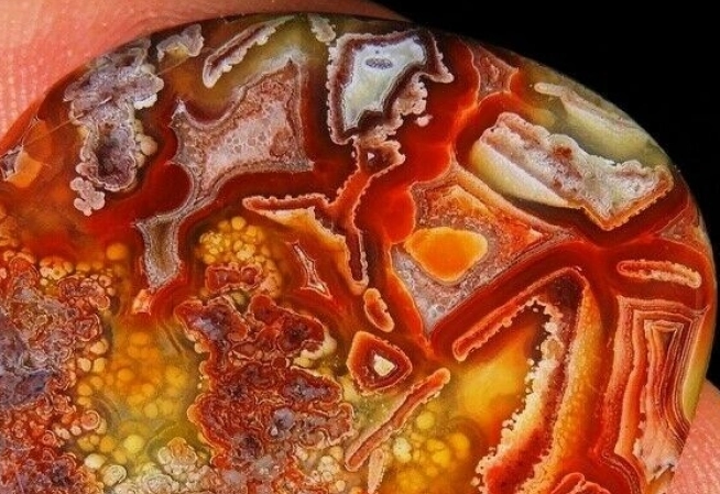 crazy lace agate healing properties