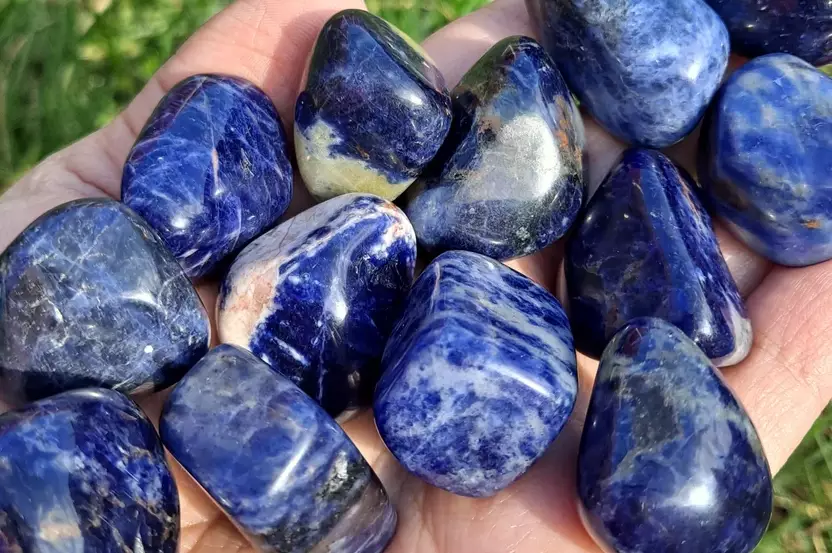 Crystal Sodalite Benefits: Healing, Protection & Practical Uses